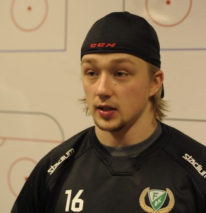 Rasmus i omklädningsrummet efter Brynäsmatchen Foto: Robin Angle/fbkbloggen
