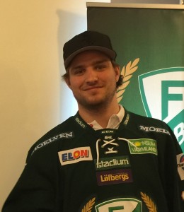 Inte bara en efterlängtad, duktig tvåvägsback utan helt klart en skön typ också. Spelade i Frölunda men brukar lyssna på FBK-sånger! Foto: Marie Angle/fbkbloggen